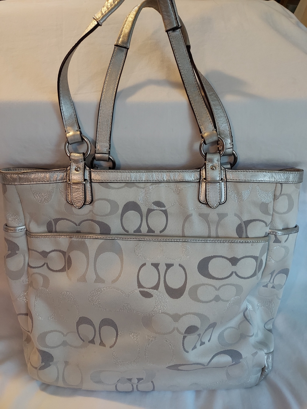 Coach Gallery Optic Signature Silver Metallic Tote Handbag F19664 - Picture 2 of 16